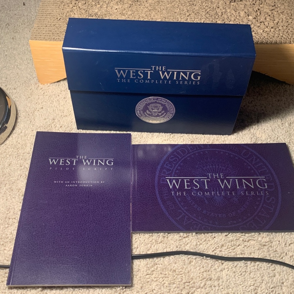 The West Wing Complete Series Box Set - Picture 3 of 7